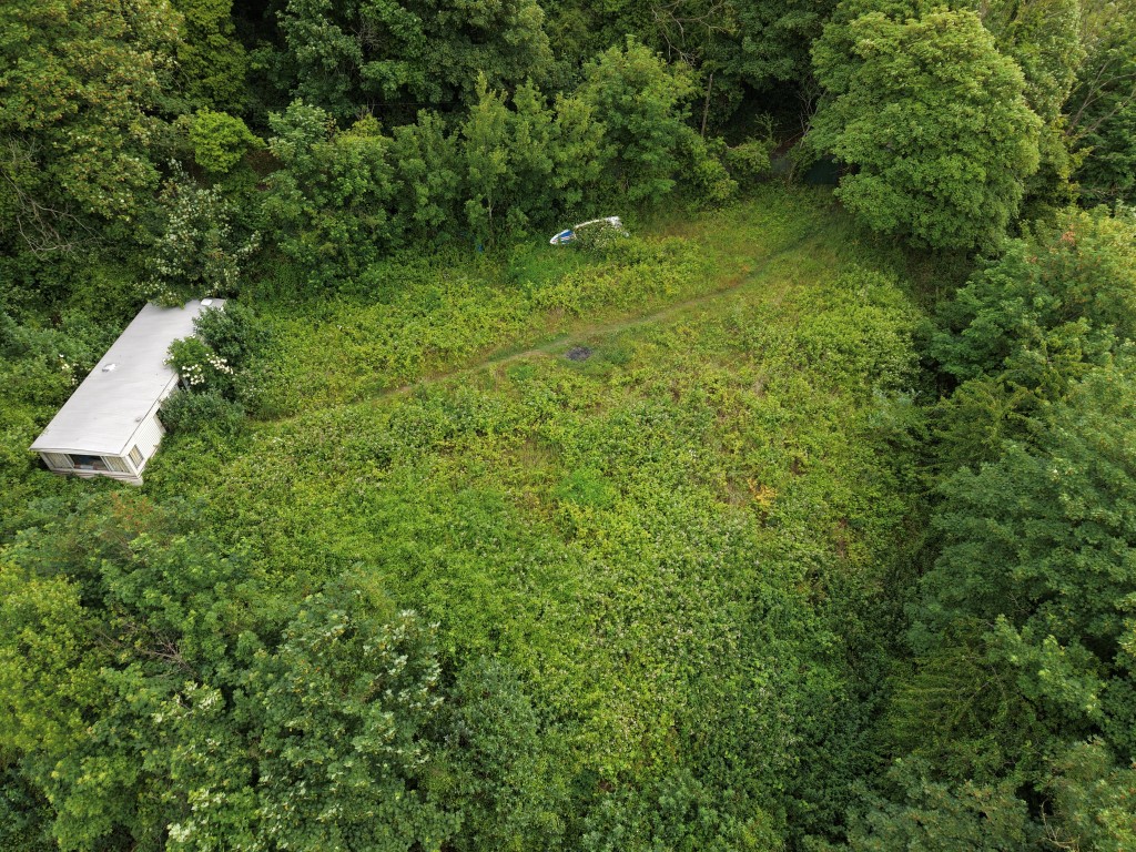 Lot: 65 - LAND WITH PLANNING FOR TWO DETACHED FOUR-BEDROOM HOUSES - Arieal view of site